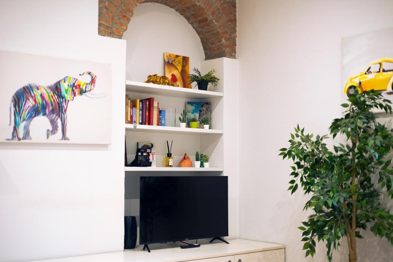 The Red Bricks Home - San Babila Area Milano Exterior foto